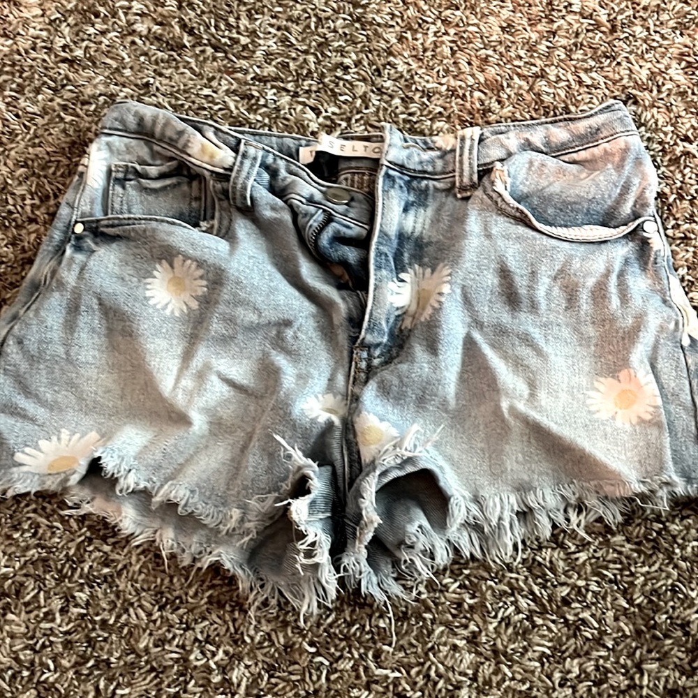 Tinseltown Daisy Print Denim Shorts